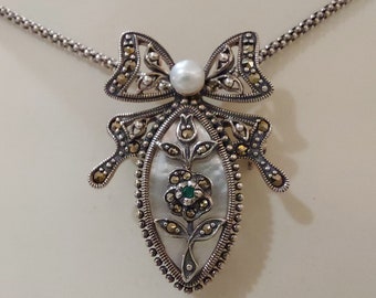 Mother-of-pearl silver pendant // Brooch with marcasite, emerald and cultured pearl // Silver // Nostalgia // Biedermeier style