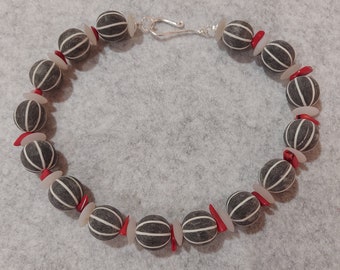 Necklace of horn beads with white agate and bamboo coral