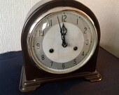 Vintage Smiths Bakelite Chiming Mantel Clock.