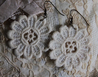 Creme lace earrings