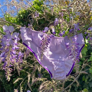 Silkeslena bomullsunderkläder: Lila Liberty Tana lawn™ med foder i ekologisk bomull