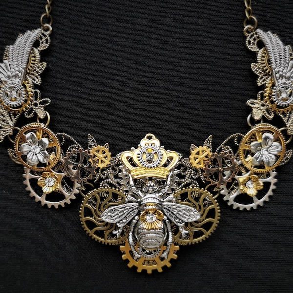 Bijoux steampunk romantiques - collier articulé « Reine des abeilles » + abeille en argent, couronne dorée, strass en strass, engrenages et rouages mécaniques