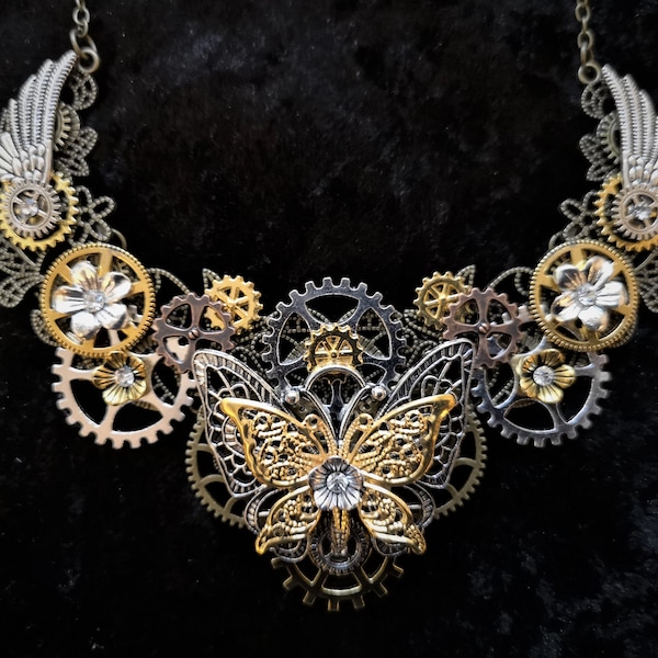 Bijoux papillon steampunk - collier articulé avec papillons en filigrane d'argent et d'or, cristaux en strass, engrenages mécaniques et rouages