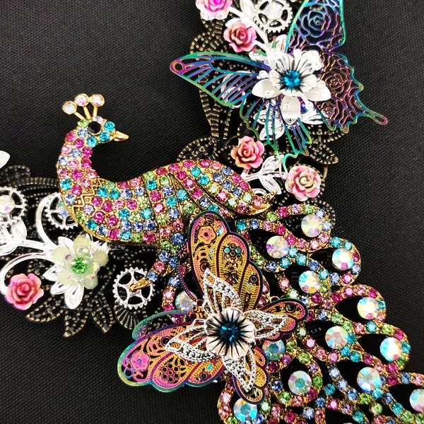 NOUVEAU ! - Fabuleux collier articulé fantaisie irisé fée steampunk paon et papillon avec cristaux en strass, fleurs et engrenages