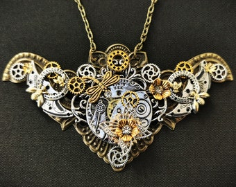 NEW! - Splendid Steampunk Clockwork Butterfly Bee Dragonfly Pendant Necklace with miniature flowers, cogs and gears