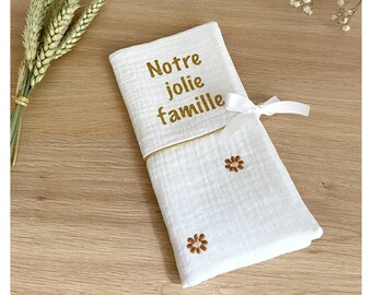 Protects family booklet, in double cotton gauze with white daisies