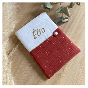 Personalized health book cover, terracotta cotton gauze with gold polka dots. Ideal and original birth gift.