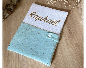 Personalized health record cover, mint cotton gauze with gold polka dots. Ideal and original birth gift.