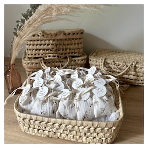 Sachets pour dragées, idéal cérémonie Baptême, communion, mariage. Gaze de coton, feuillage. Pochons cadeaux invités.