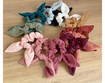 Hair elastic / Scrunchie / Hair tie, hair accessory in double cotton gauze with gold polka dots. Gift idea, Mother's Day.