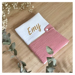 Personalized health book cover, tea pink cotton gauze with gold and white polka dots. Ideal and original birth gift.
