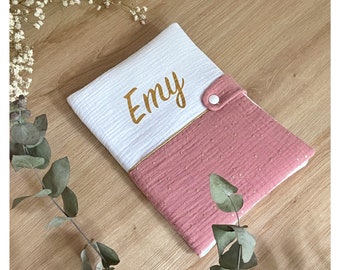 Personalized health book cover, tea pink cotton gauze with gold and white polka dots. Ideal and original birth gift.