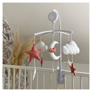 Musical mobile, child&#39;s room decoration, the moon, its stars and the clouds. Terracotta, cotton gauze.