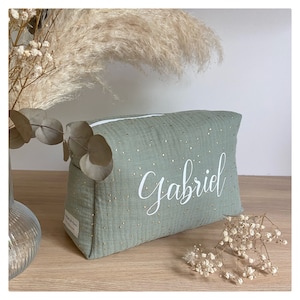 Toiletry bag, unisex in double cotton gauze, sage green, almond green, with gold polka dots and customizable. Baby care.