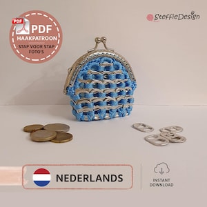 May include: A blue and silver coin purse made from recycled materials. The purse is constructed with blue thread and silver pull tabs, featuring a metal clasp. The image also includes coins and the text "Nederlands".