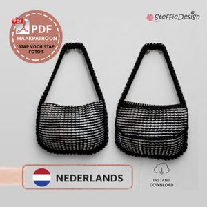 Op de afbeelding: Twee zwart-wit gestreepte gehaakte schoudertassen met zwarte bandjes hangen tegen een lichtgrijze achtergrond. De tassen hebben een afgeronde vorm en een getextureerde uitstraling. De afbeelding bevat de tekst "PDF" en "Instant Download".