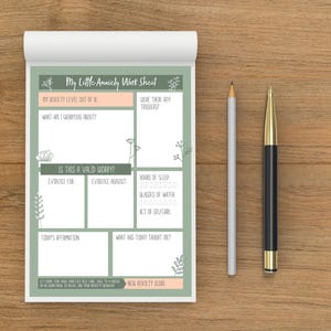 Può includere: Un foglio di lavoro stampabile verde e bianco intitolato "My Little Anxiety Work Sheet" con sezioni per tracciare i livelli di ansia, i trigger, le prove a favore e contro le preoccupazioni, l'auto-cura e le affermazioni.