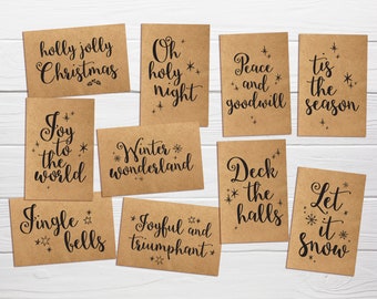 Set von 10 typografischen Weihnachtskarten auf Kraftpapier