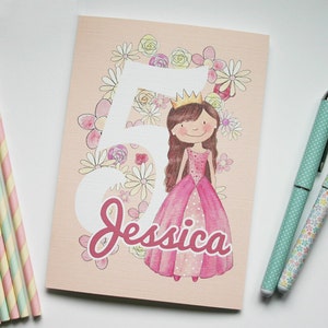 Cartão personalizado com nome e idade da princesa com crachá correspondente opcional