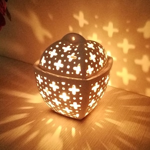 Portavelas de té de estilo marroquí con tapa - luz de mesa central Portavelas votiva - Tarro de linterna de vela de cerámica de decoración marroquí con tapa
