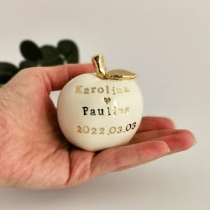 Personalisierter Hochzeitstortenaufsatz mit Namen. Personalisierter Tortenaufsatz aus Keramik mit goldenem, rustikalem Hochzeitstortenaufsatz