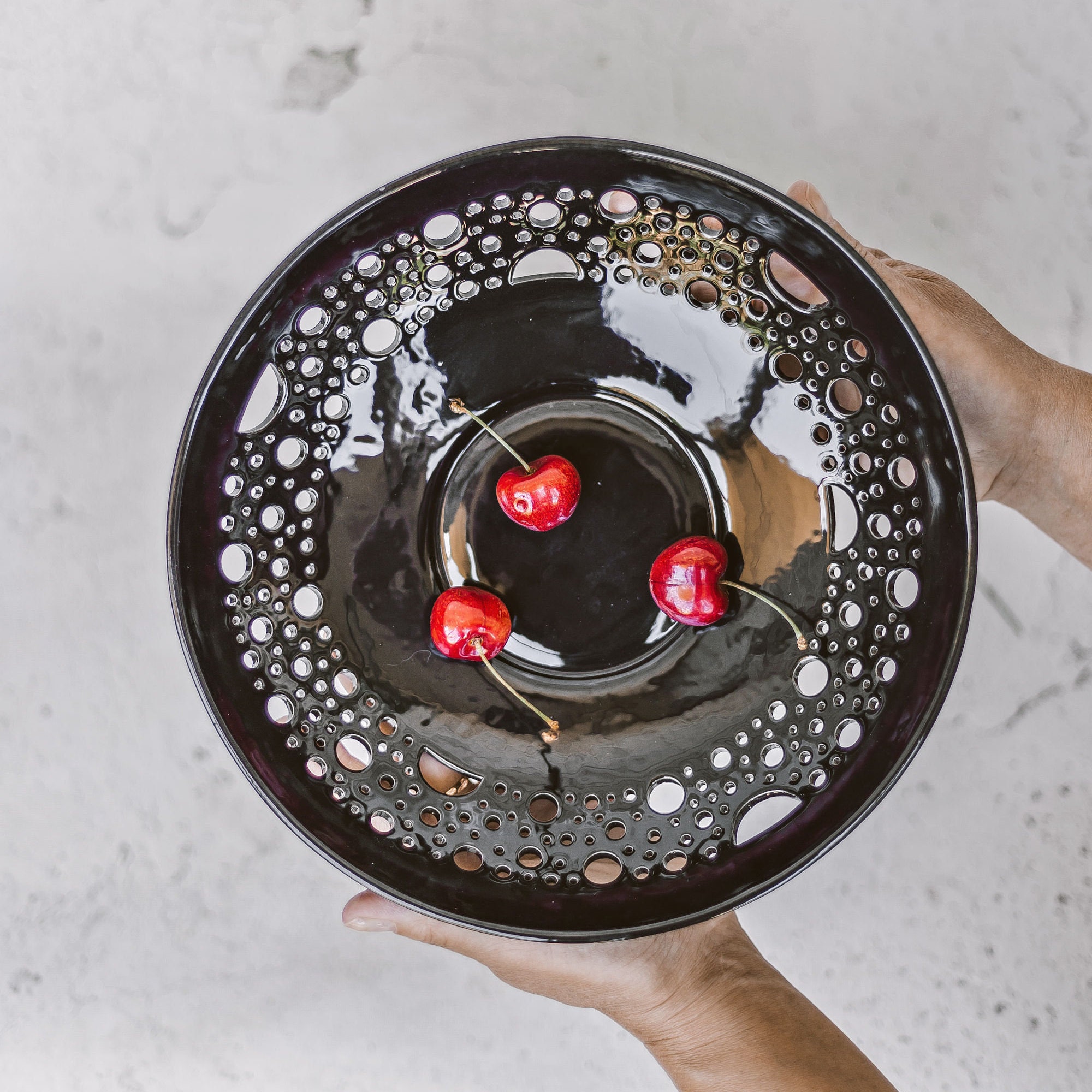 Décor de Sorcière Assiette en Céramique Noire Berry ou Bol Fruits avec Trous Pour Dia Los Muertos Dé
