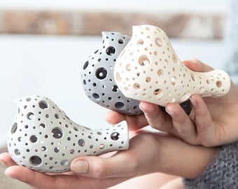 Ceramic Bird Figurine: Hand-Sculpted Desk & Shelf Decor