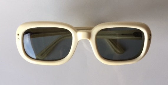 Retro Sunglasses - vintage - 1970 - collectable
