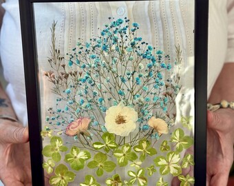 Gepresste Blumenkunst im Schattenfugenrahmen: Echtes getrocknetes Herbarium