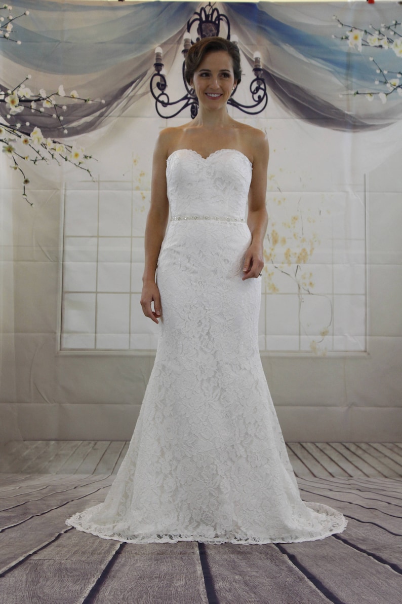 Classic Simple Sweetheart Mermaid White Lace Wedding Dress image 0