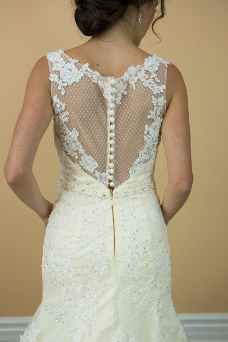 boat neck with lace design