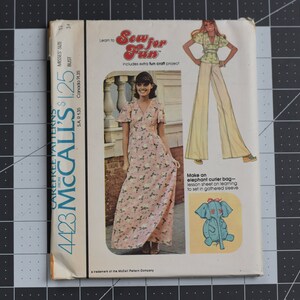 Retro McCall's misses' Dress or Top, also an Elephant Curler Bag sewing pattern Number 4423 UNCUT