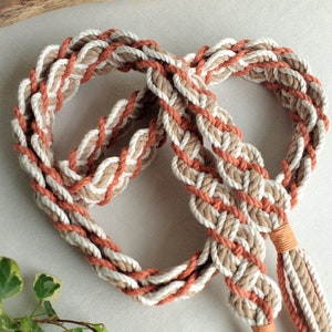 Gebranntes Orange, Gewürz, Elfenbein und Goldfleck geflochtene Schnur ~ 100% recycelte Baumwolle ~ ethnisches Hochzeitband ~ Handarbeit ~ keltisches Band