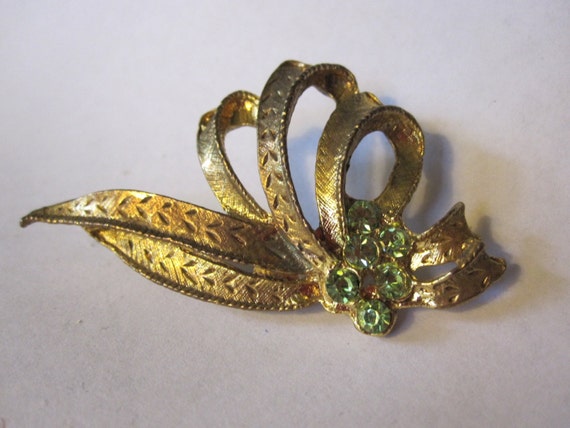 Green Rhinestone and Gold Brooch - image 1