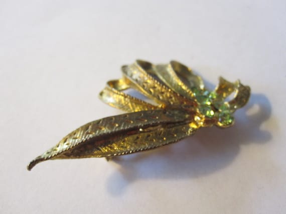 Green Rhinestone and Gold Brooch - image 5