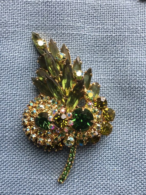 Green Green Green and more Green! Lovely Leaf Pin