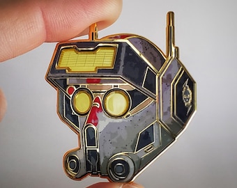 テックヘルメットのエナメルピン