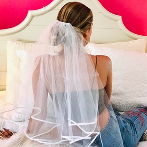 Bachelorette Party Veil / Bachelorette Gift | Bride Veil | Future Mrs | Engagement Shower/ Party Veil Bridal/ Bride to Be Bachelorette Party