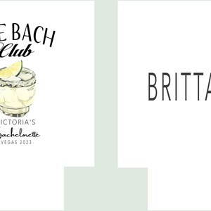 Pu&ograve; includere: Un bicchiere da cocktail bianco con una fetta di lime e un bordo salato. Il testo "The Bach Club" &egrave; sopra il bicchiere e "Victoria's Bachelorette Vegas 2023" &egrave; sotto il bicchiere. Il testo "BRITTANY" &egrave; sul lato destro dell'immagine.