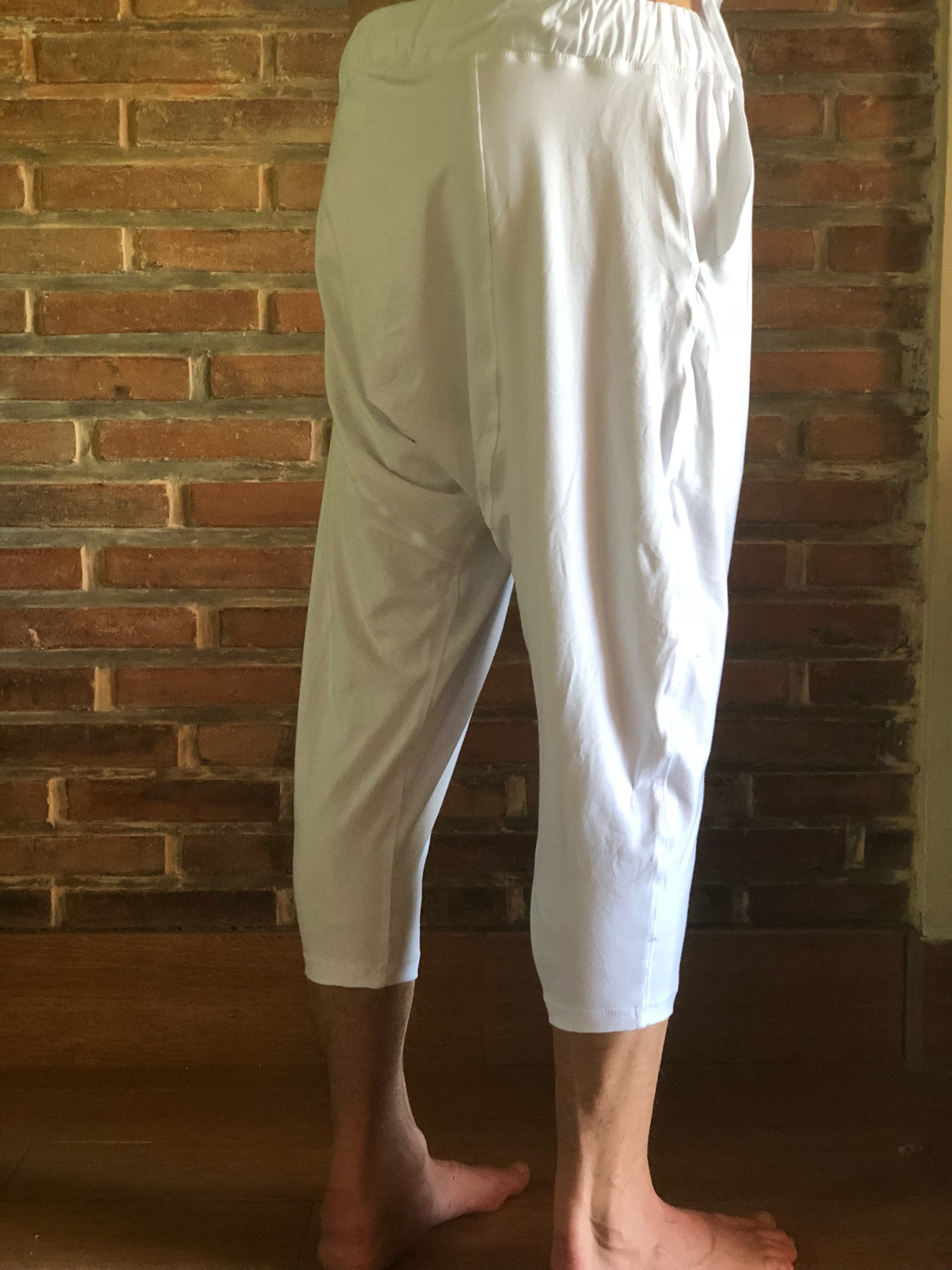 SHIDJO White Yoga Pants Men, Workout Comfy Pants, Yoga Wear Outfit, Dance  Pants, Short Pants Man, Short Trousers, 3/4 Pants Bamboo Pants Fo 