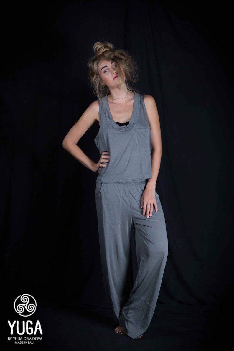 white yoga pants outfit