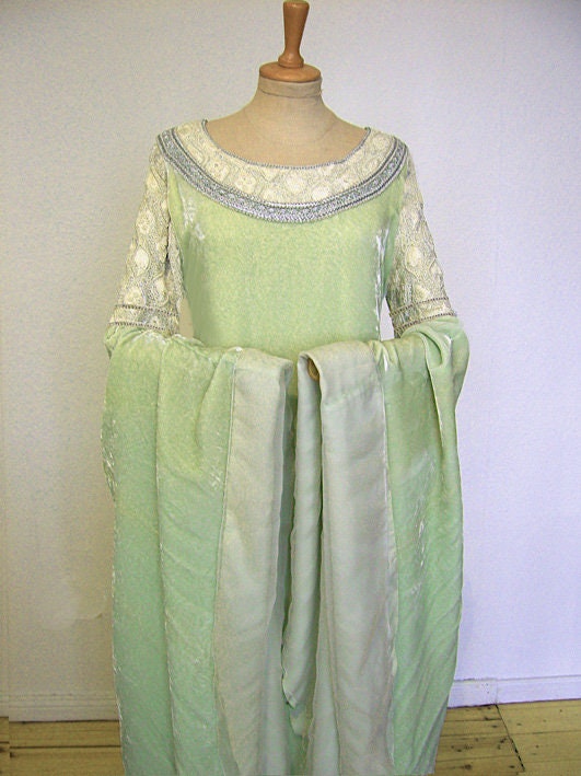 Arwen Dress, Coronation Dress, Elf Dress, Lord of the Rings Wedding Dress  Made of Silk Velvet - Custom-made - Etsy