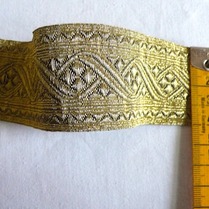 Borda celta de 330 cm em ouro velho feita de fios de metal B028