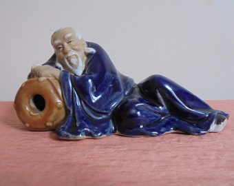 Chinese Shiwan Mudman Figurine- Old Wise Man Leaning on Pillow and Taking Rest- Chinese Vintage Statue- Oriental Home Decoration 中國泥人雕像
