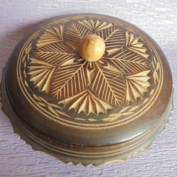 Yugoslavian Antique Round Shaped Wooden Lidded Trinket Box- Hand Carved Flower Art- Handmade in Yugoslavia Ornamental Circle Covered Box