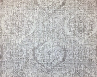 Piper Dove - damassé blanc cassé - tissu damassé gris - tissu géométrique - tissu motif damassé - oreillers damassés - tissu par mètre