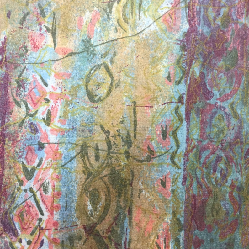 Puede incluir: Impresi&oacute;n de arte abstracto con una mezcla de colores verdes, azules, rosas y marrones. La impresi&oacute;n presenta una variedad de formas y l&iacute;neas, creando un dise&ntilde;o din&aacute;mico y texturizado.