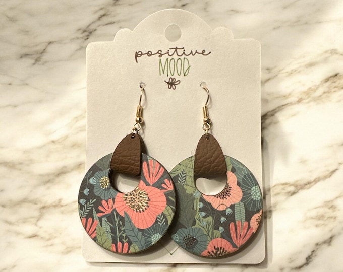 Floral earrings with leather insert
