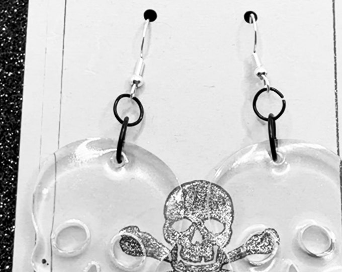 Skull earrings in resin
