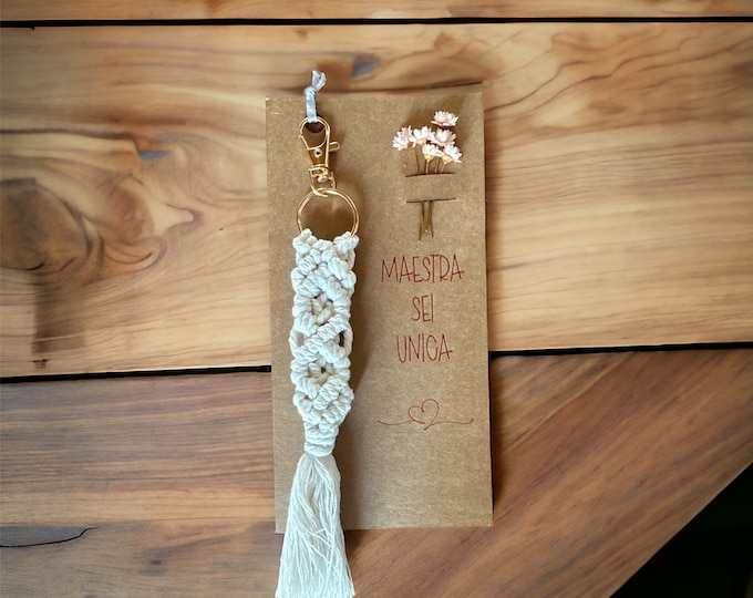 Gift for teacher/mum/friend/bridesmaid macramé key ring